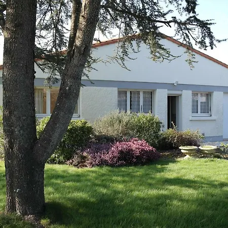 Un Ecrin De Verdure En Vendee بيت للعطل