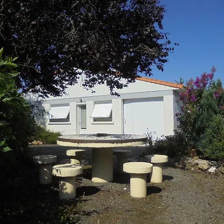 Un Ecrin De Verdure En Vendee بيت للعطل Commequiers